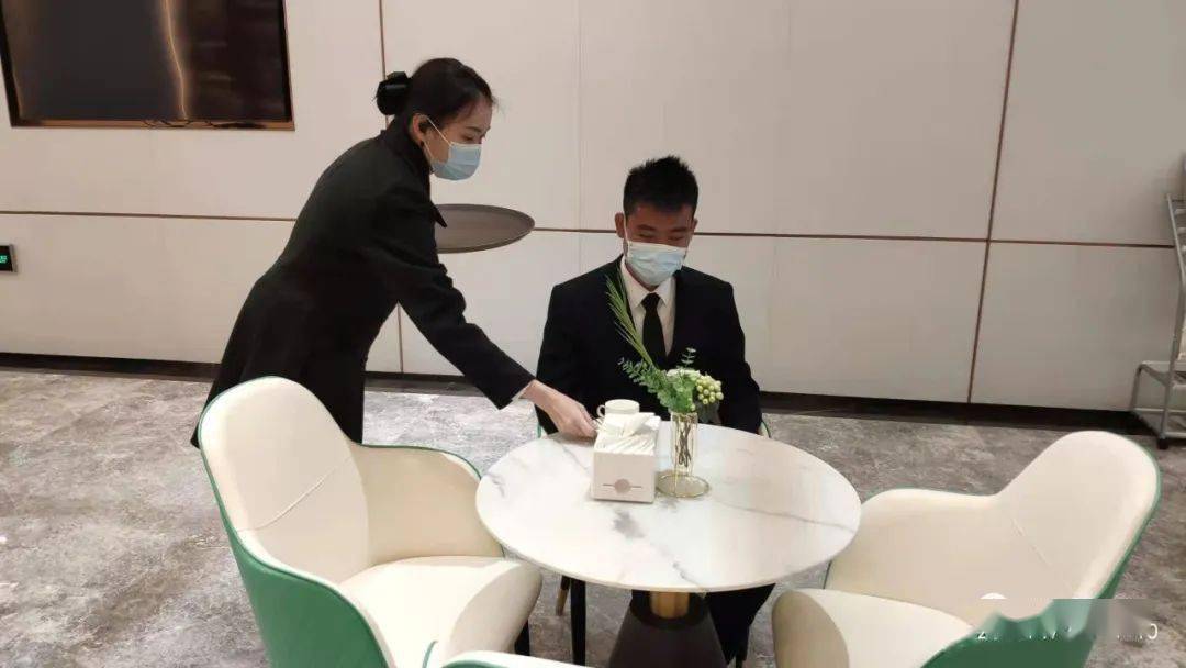 干货|物业客服服务礼仪篇 面向客户与会展服务的专业指南